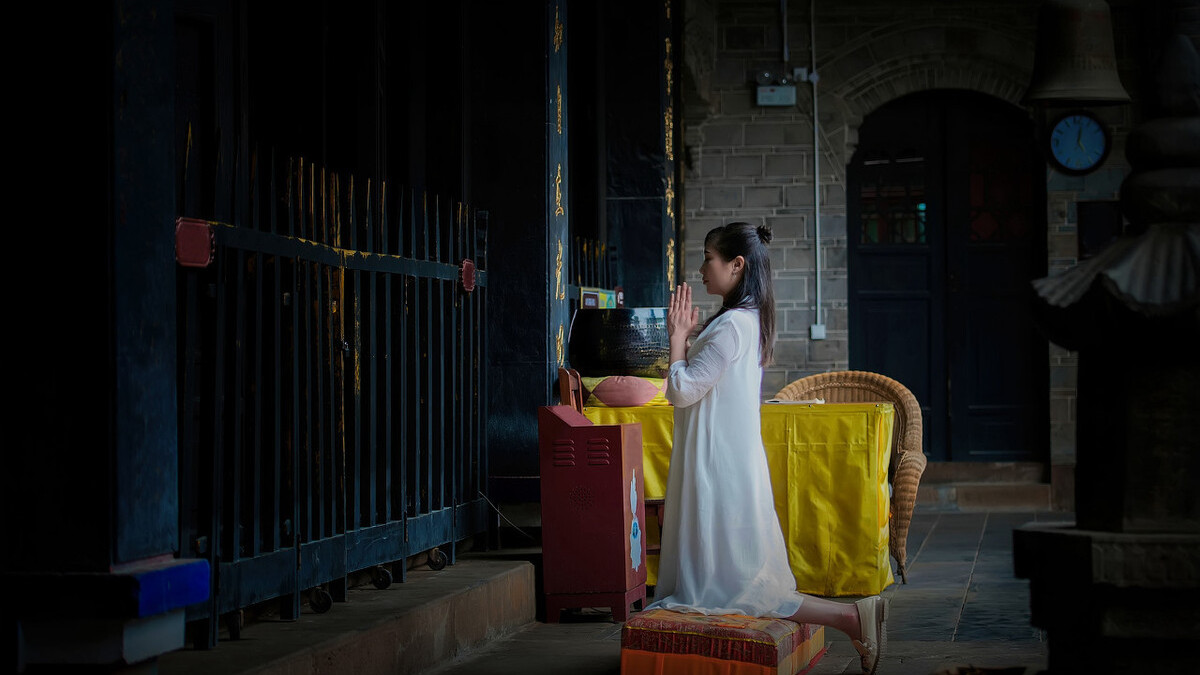 佛前磕头许愿,要注意这2点,别犯糊涂