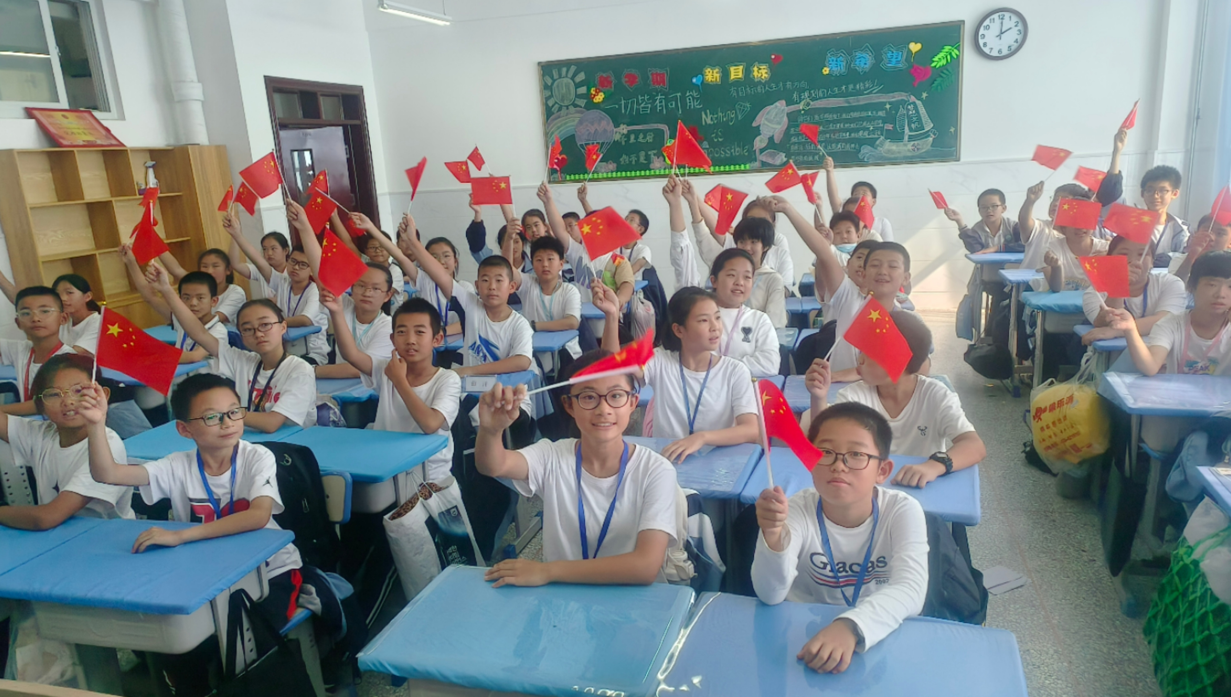 烟台御龙山学校六年级二班开展多彩活动庆祝国庆