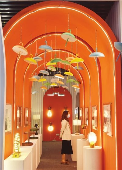 灯饰博览会(中山古镇)(以下简称"古镇灯博会")在中山灯都古镇会议展览