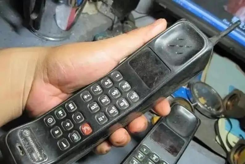 中国第1部手机卖给了谁?他说:"大哥大"给自己带来了巨大财富