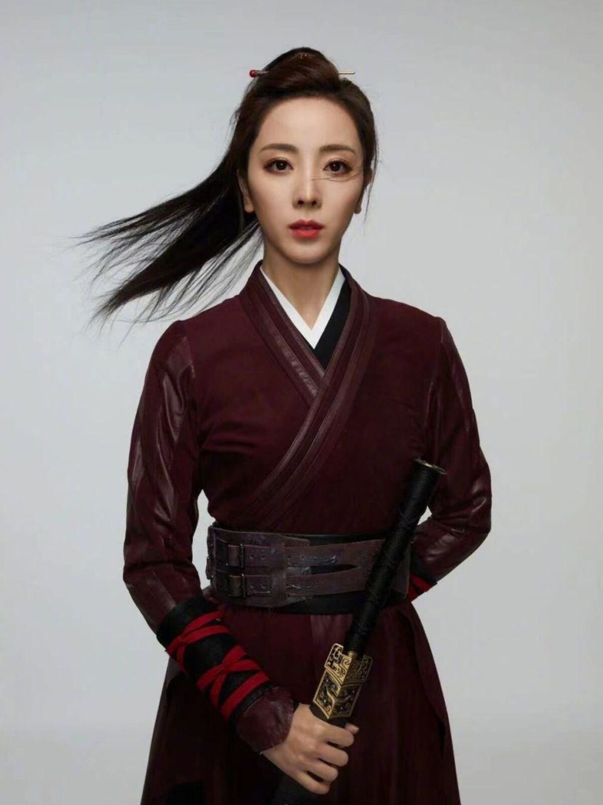 李思思的古装造型真养眼,气质高贵大气,看着还挺新潮