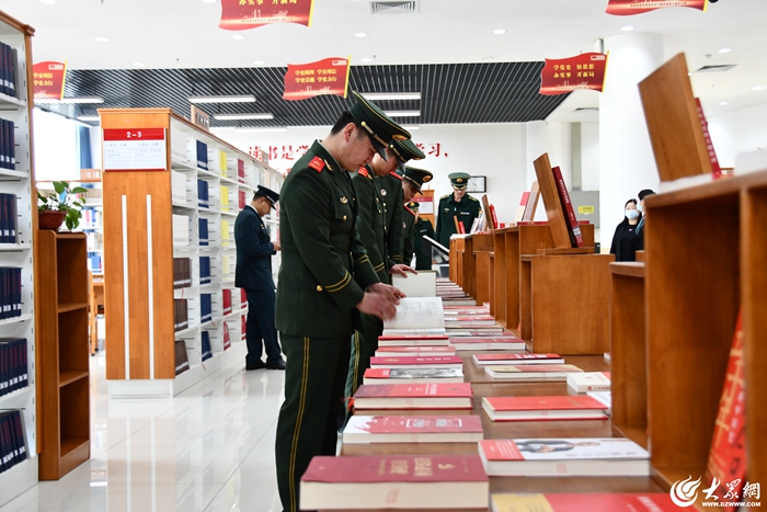 东营海警局组织参观东营市图书馆