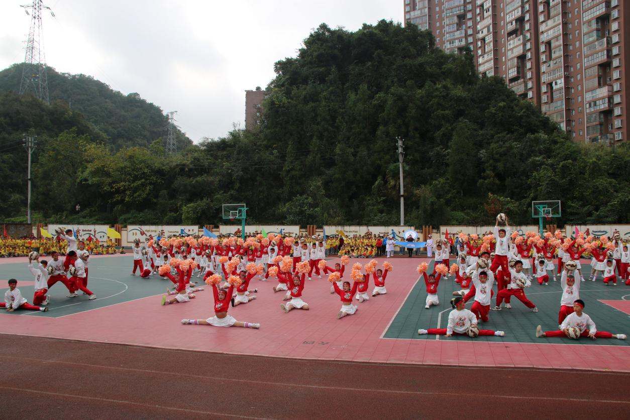 六枝特区第六小学举行第七届"阳光体育 快乐成长"田径运动会