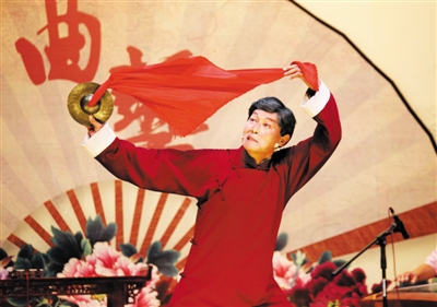 国家级非物质文化遗产项目三弦书(南阳三弦书)代表性传承人雷恩久