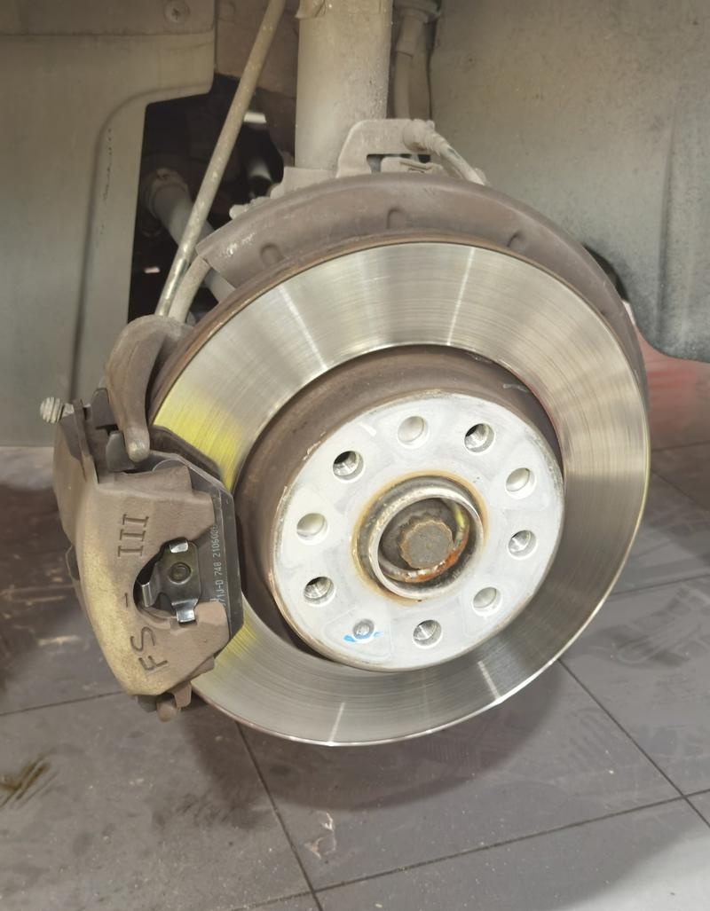 奔驰刹车片多久换一次多少钱