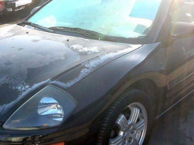 汽车暴晒有股腥臭味