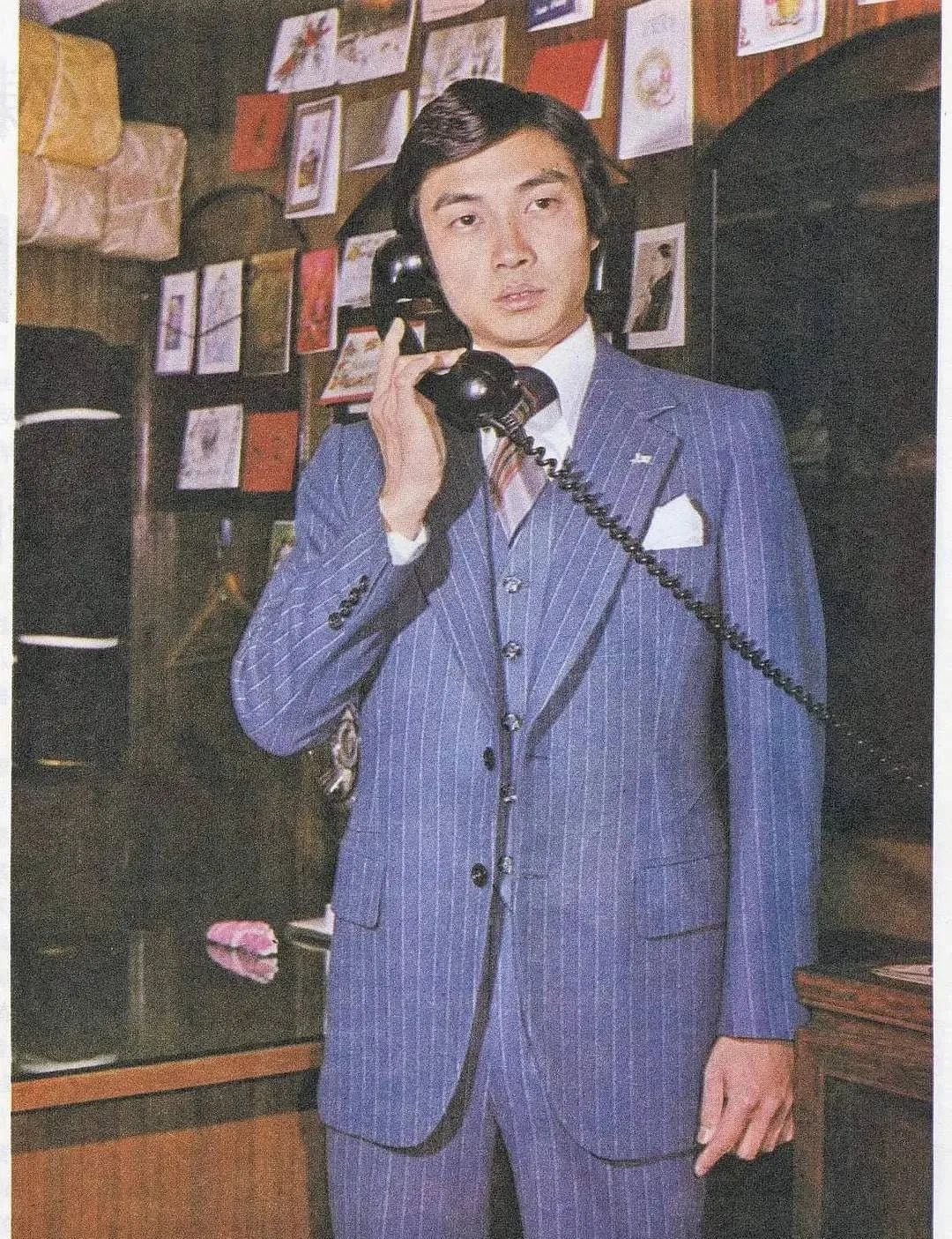 71岁"千面郎君"刘松仁,罕见分享聚会照片,如今精神状态好