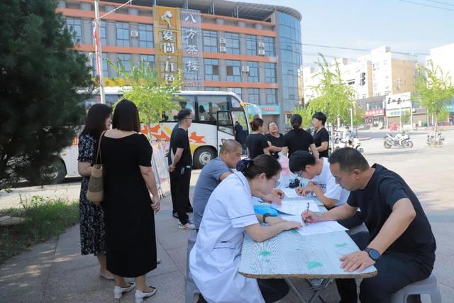 华州区瓜坡镇政府组织开展团体献血活动