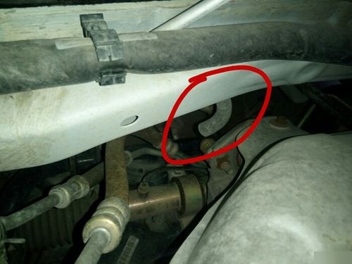 奥迪q7空调排水口在什么位置