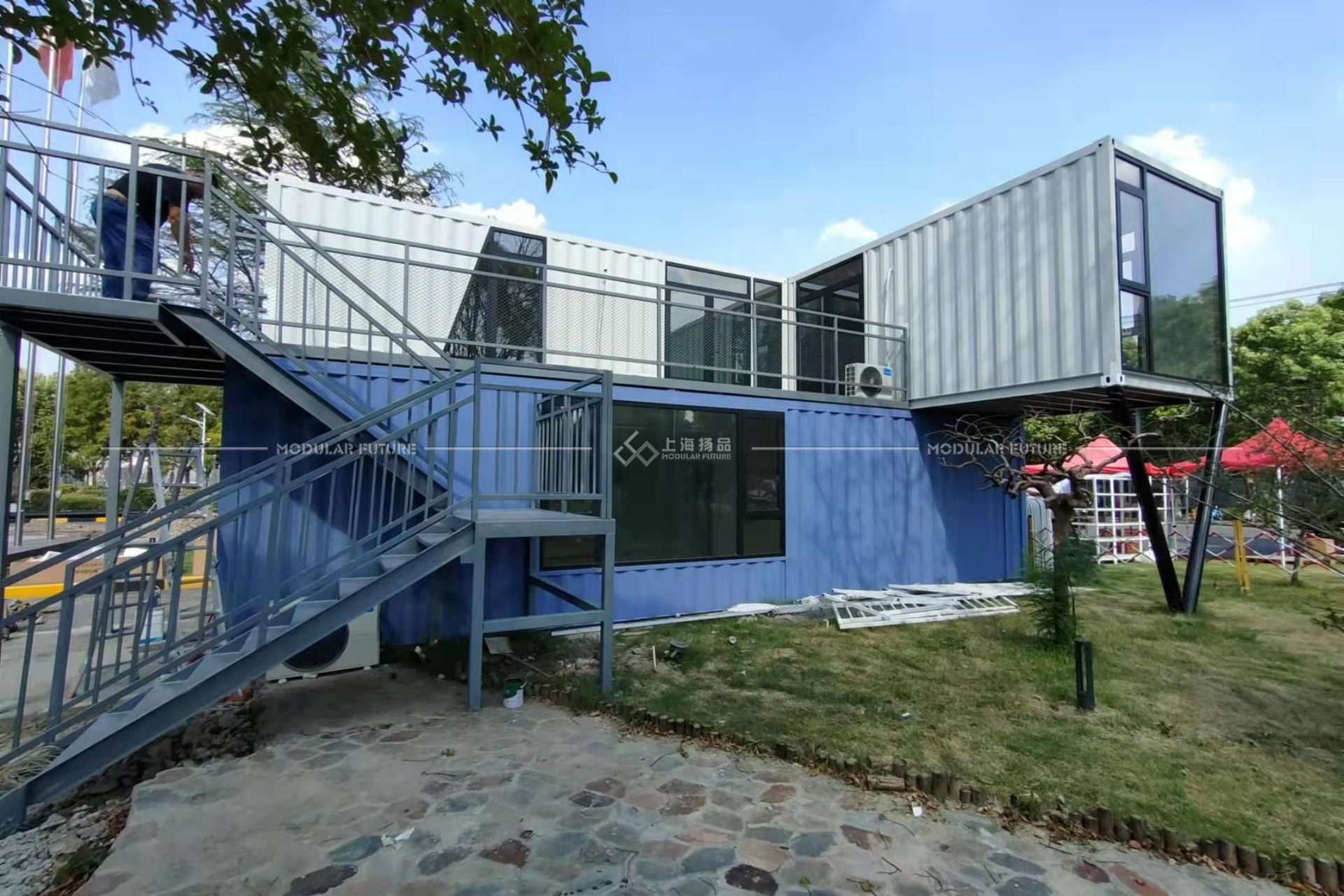 集装箱办公室的现代工艺魅力