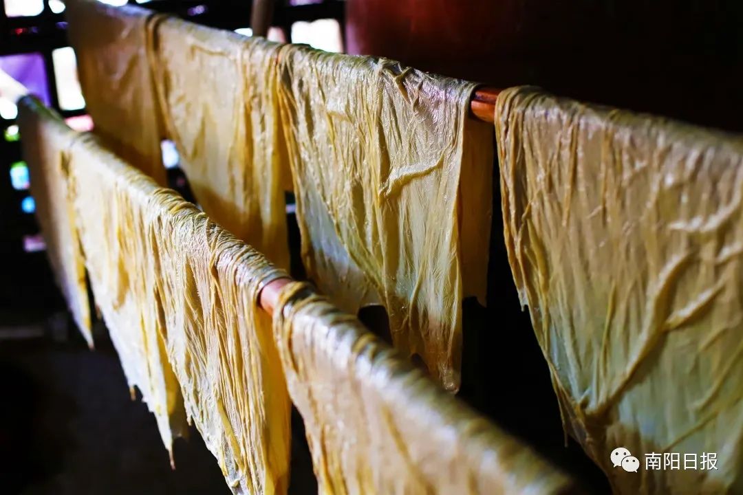 南阳家乡味儿色如金,薄如翼,可以一口"喝掉"的桐柏豆筋,就是这么香!