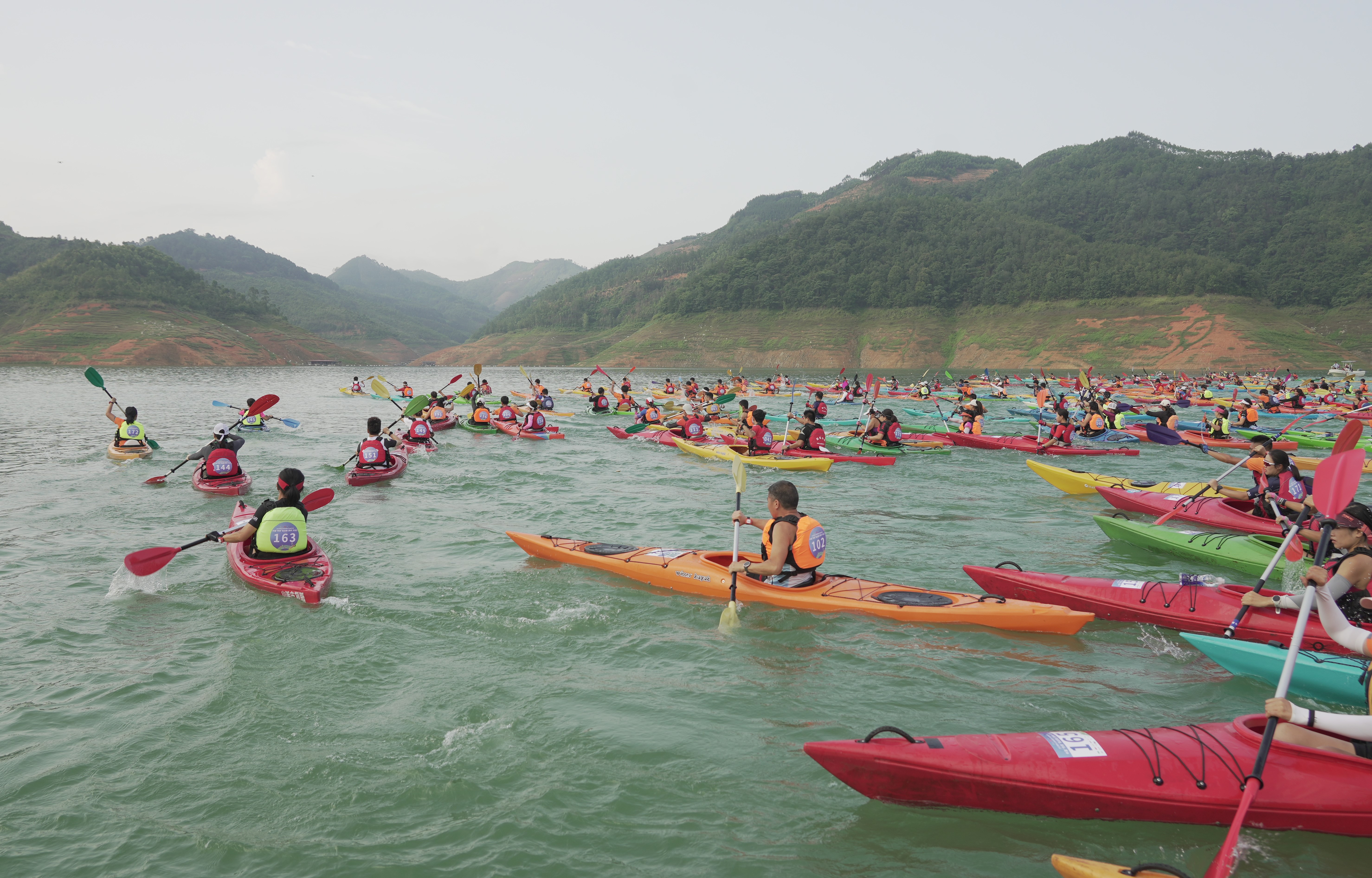 2023国际山地旅游暨户外运动大会中国"传奇"挑战赛(贵州·兴义)举行