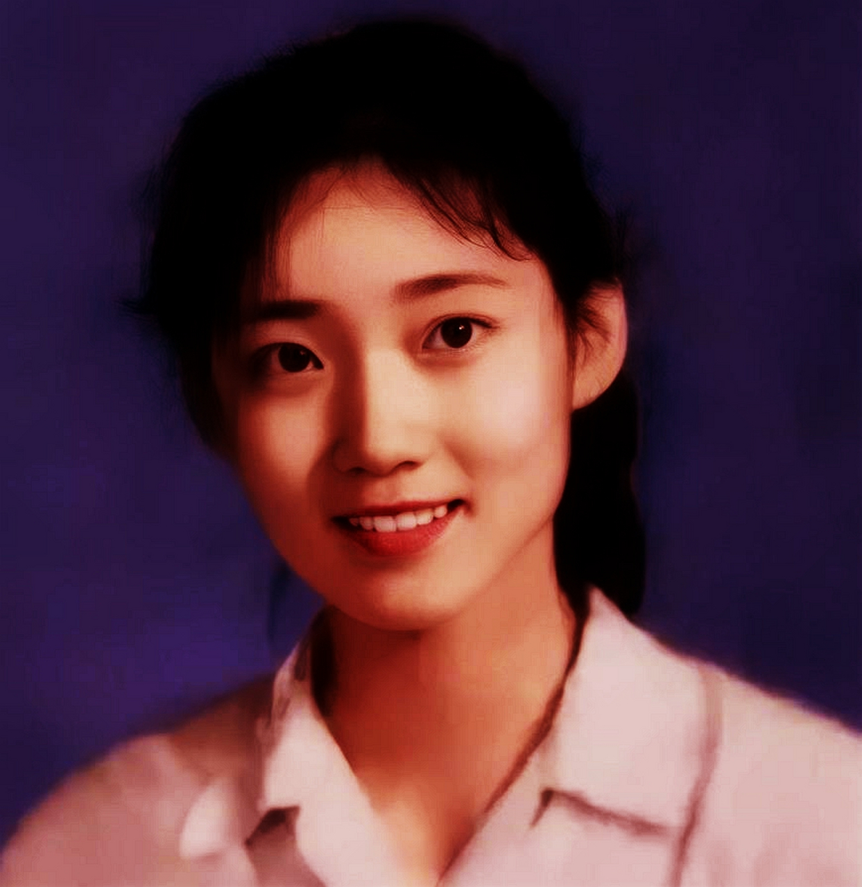 央视一姐李修平主持26春秋新闻联播.她是一个充满活力和魅力的女人.