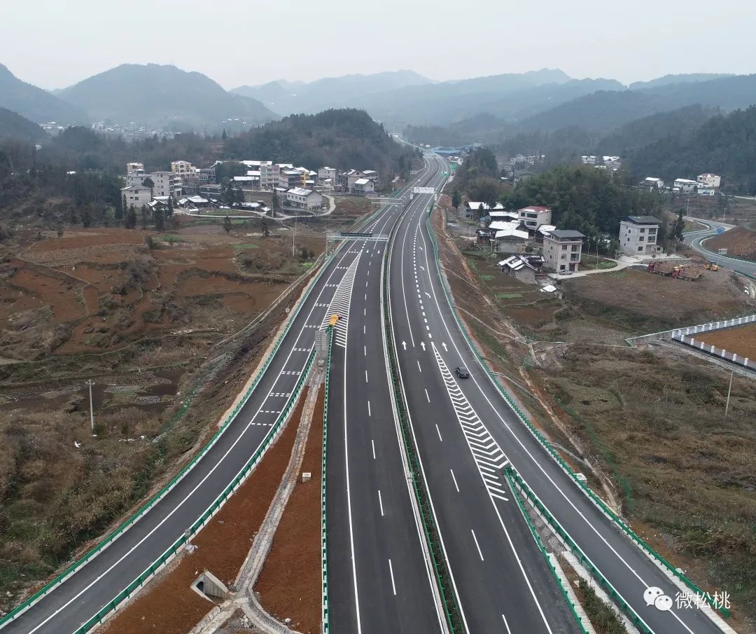 沿印松高速建成通车