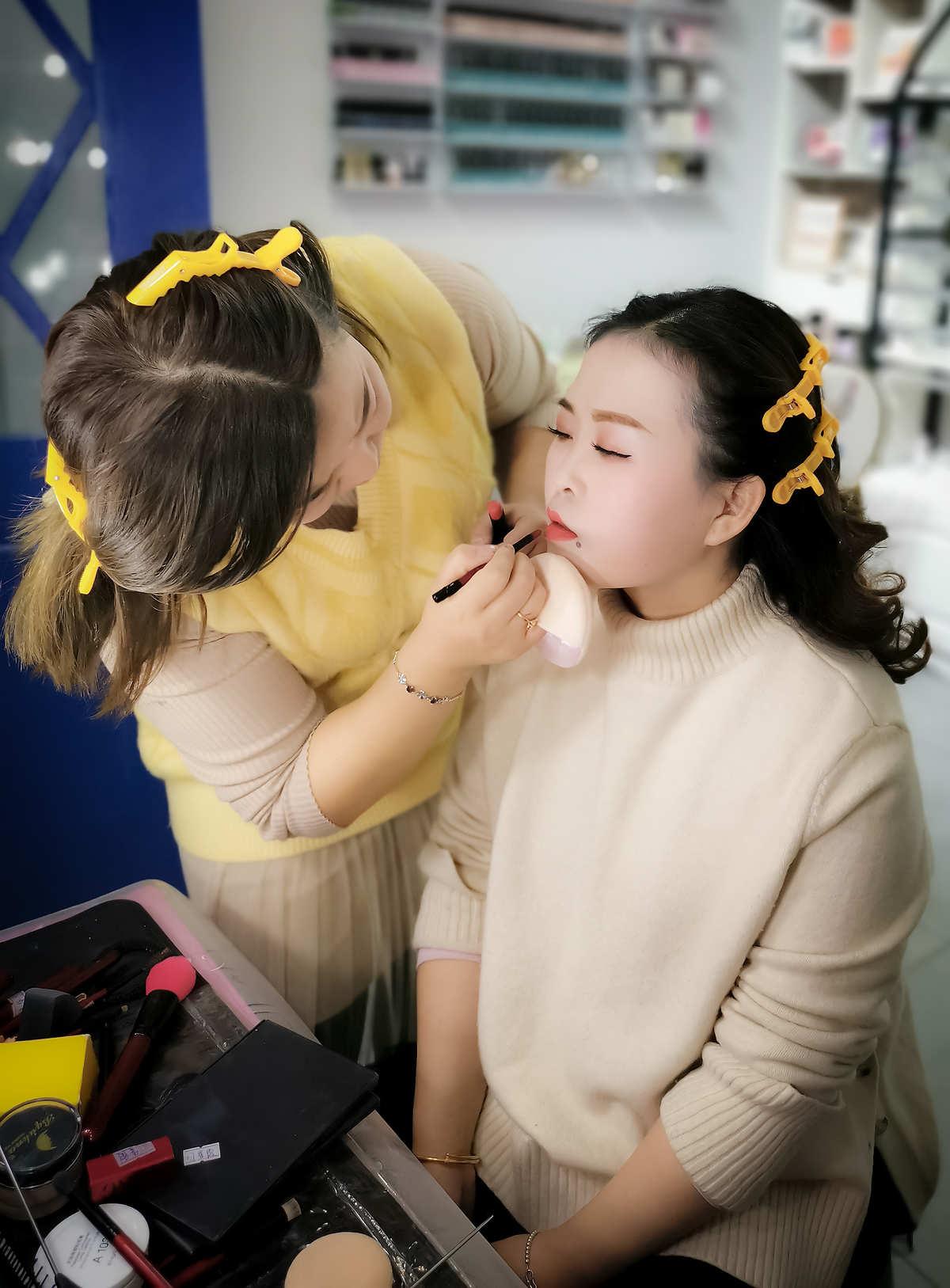 创意个性化,化妆工作室装修效果图