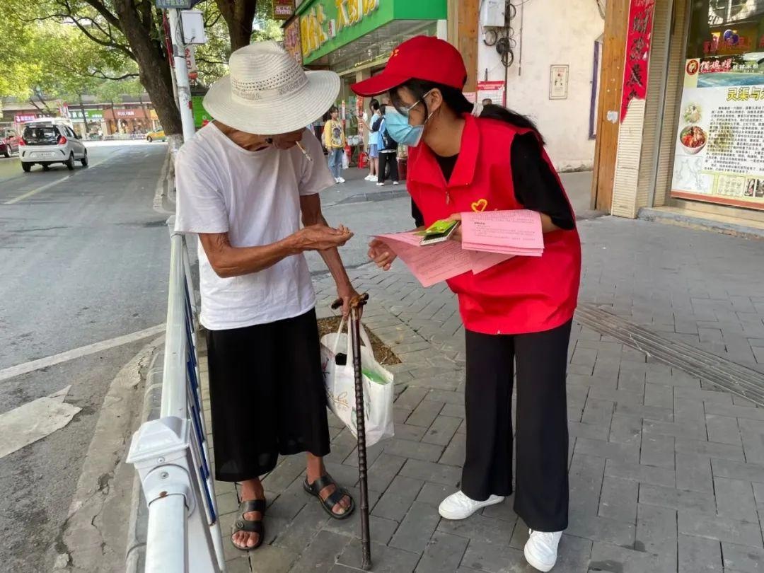 人人皆是控烟员 文明劝导促健康