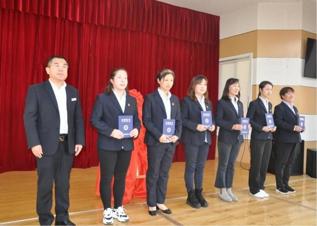 青岛市儿童福利院蓝天心理服务中心举行揭牌授牌仪式