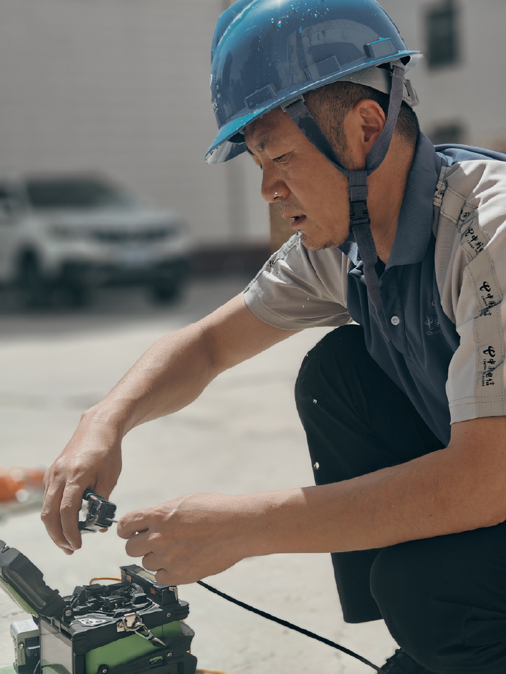 感受电信装维人的不服"暑"