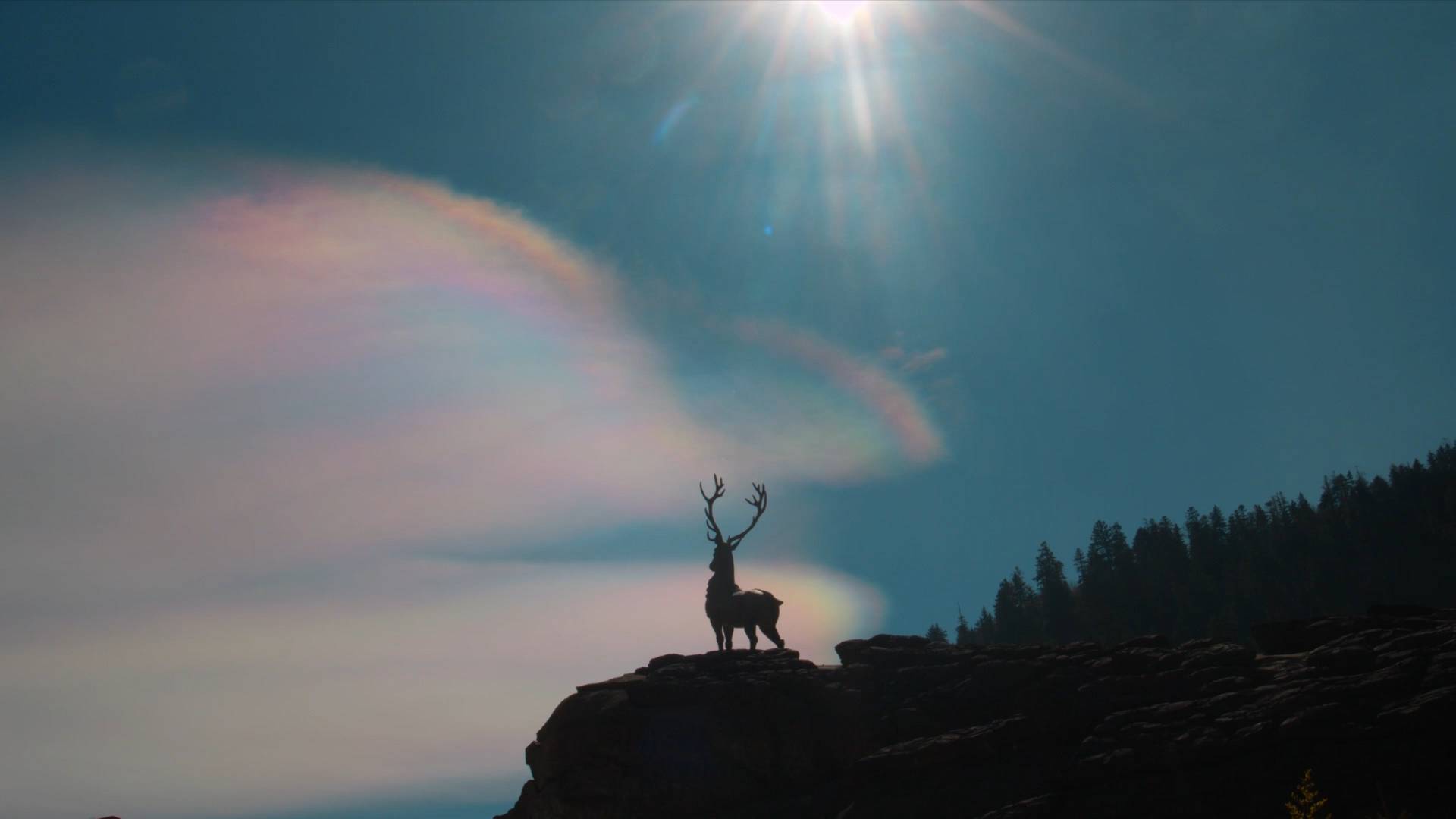 云南香格里拉出现壮美"七彩祥云"