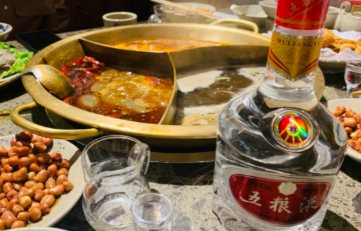 外出饭店喝酒