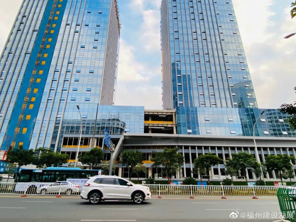 福州技术难度最大的项目闽投营运中心幕墙即将施工完毕