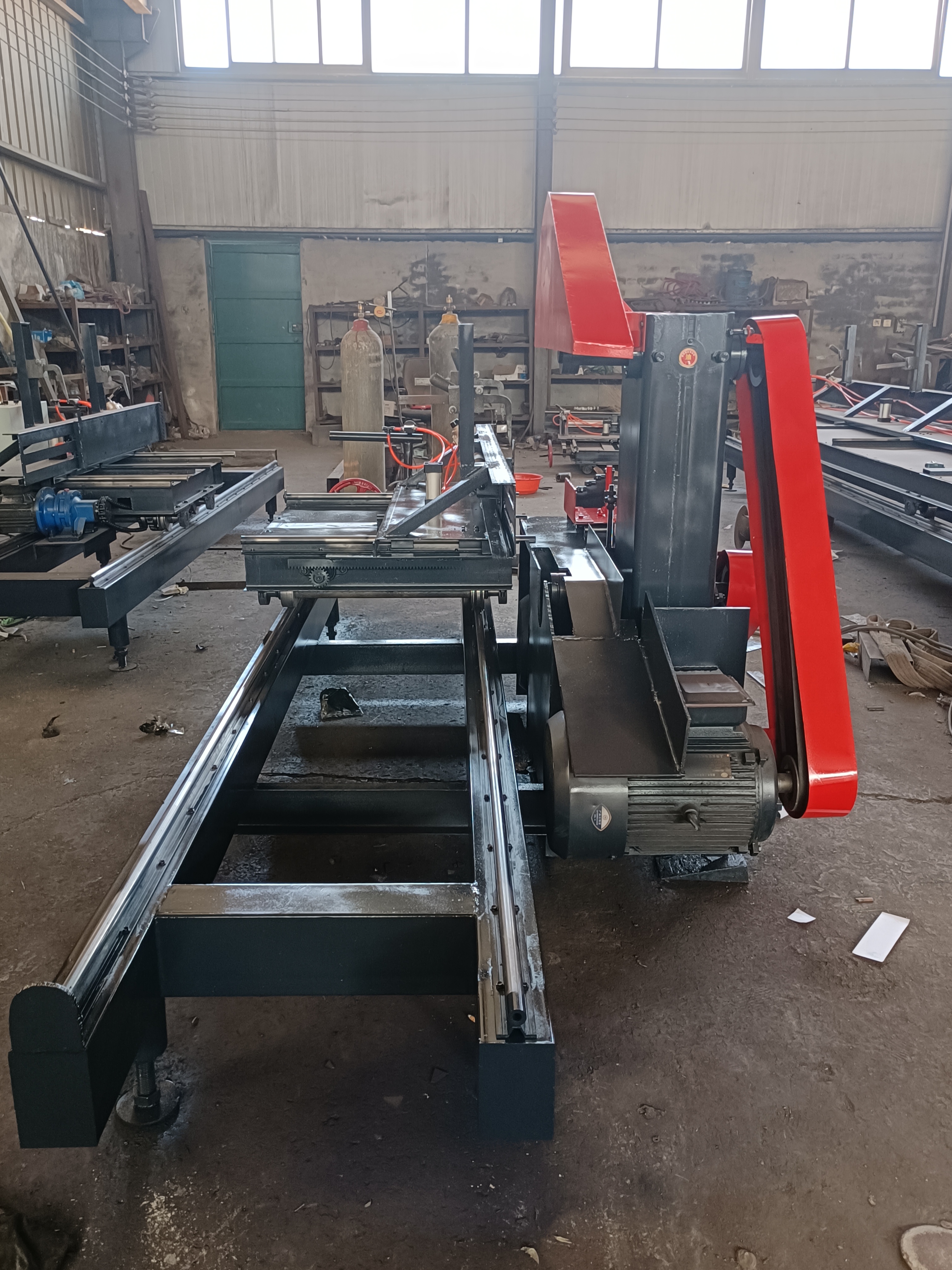 3米圆木推台锯使用视频