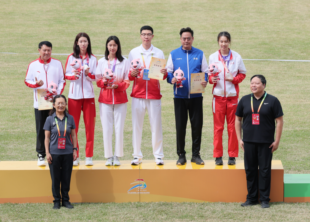 跳跃的青春——记北京女孩邢晶晶获得第一届学青会女子跳高冠军