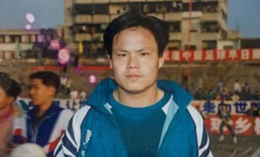 中国足球留学第一人谢育新,跑不死的广东矮脚虎!