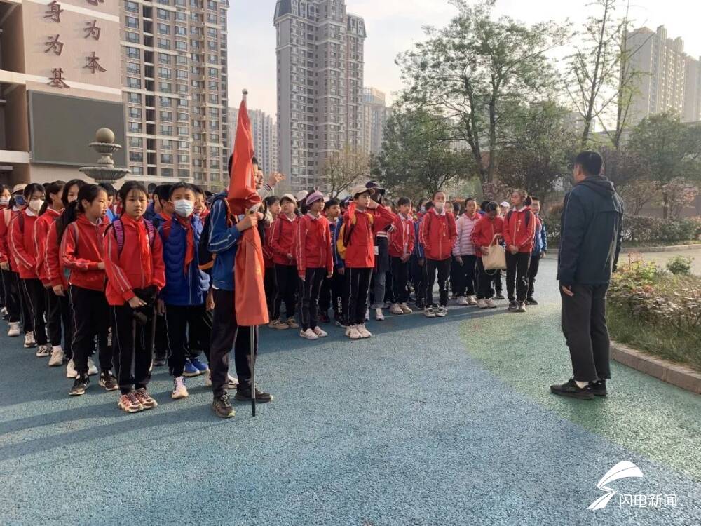 济南市名士小学六年级举行清明远足活动