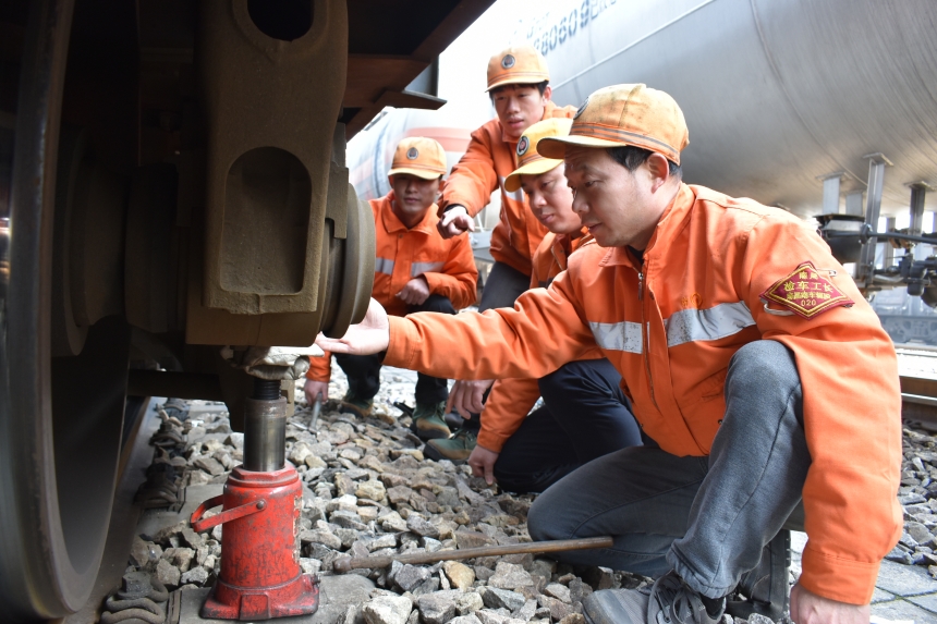 南昌南车辆段:段工长的春运"安全经"