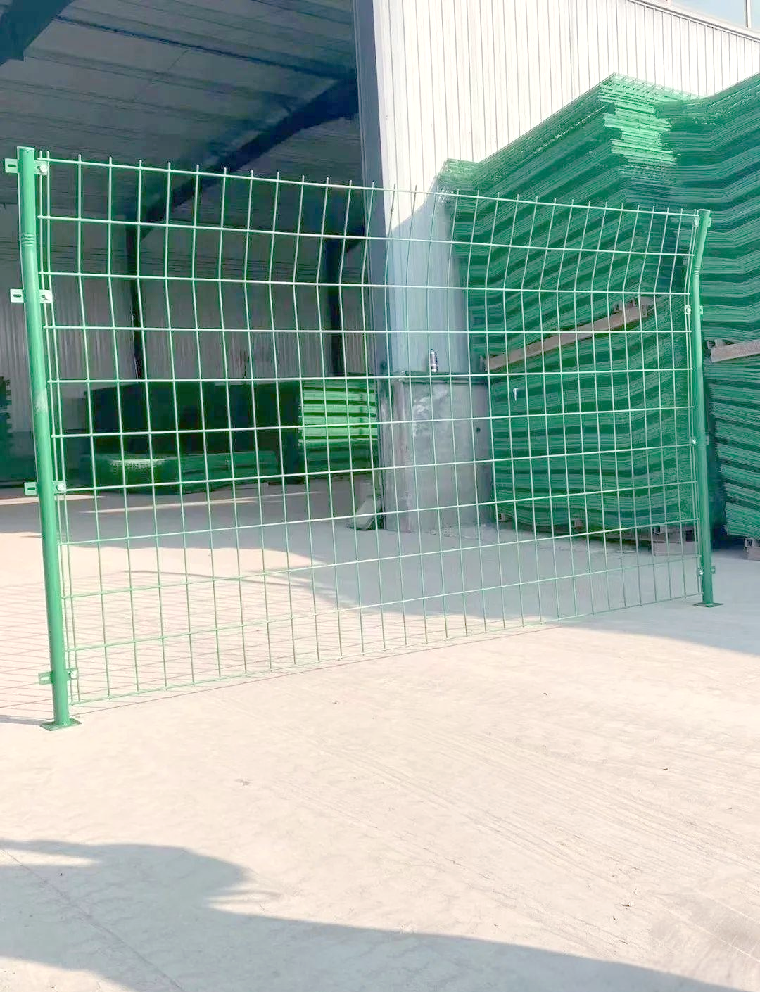 铁丝网围栏厂家揭秘:多种用途的围栏网选择指南