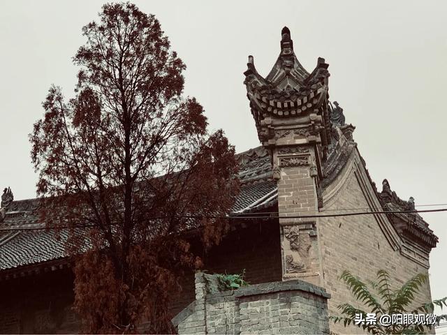 雨中凭吊耿直陵园