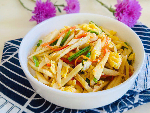 营养和美味,都在这道 精致一人食 茭白炒鸡蛋里