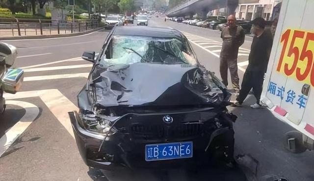 广州宝马撞人 baijiahao.baidu.com