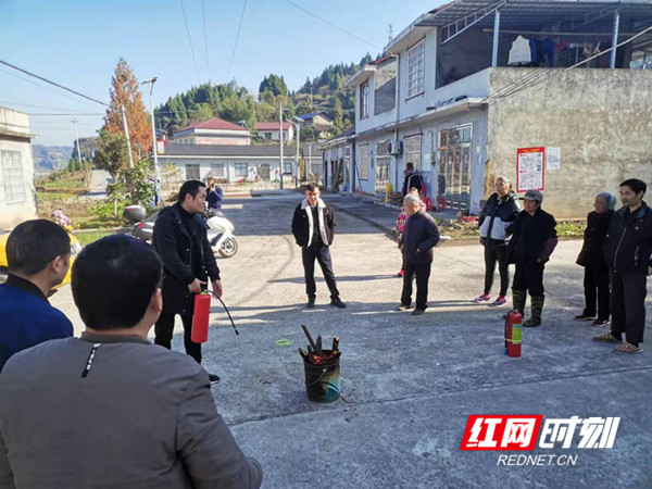 慈利县溪口镇多措并举开展预防"小火亡人 一氧化碳中毒"宣传