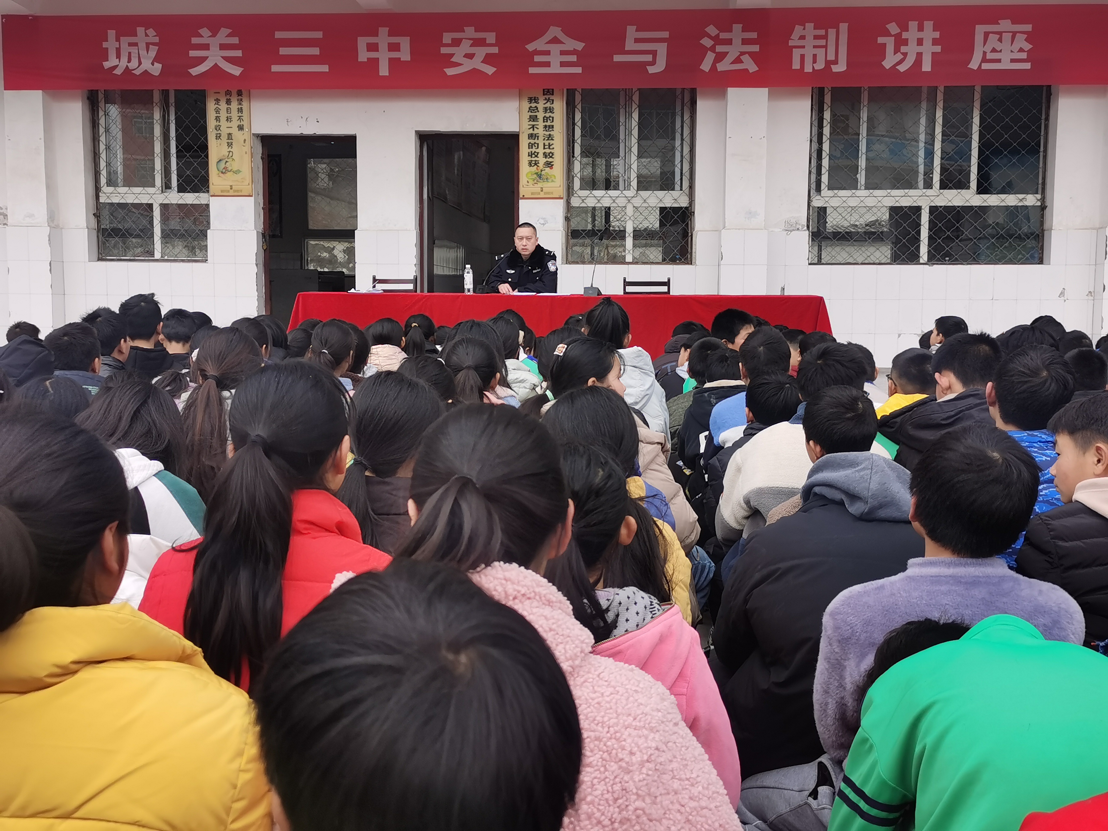 谷城县城关三中:让法治生根发芽 助花朵茁壮成长