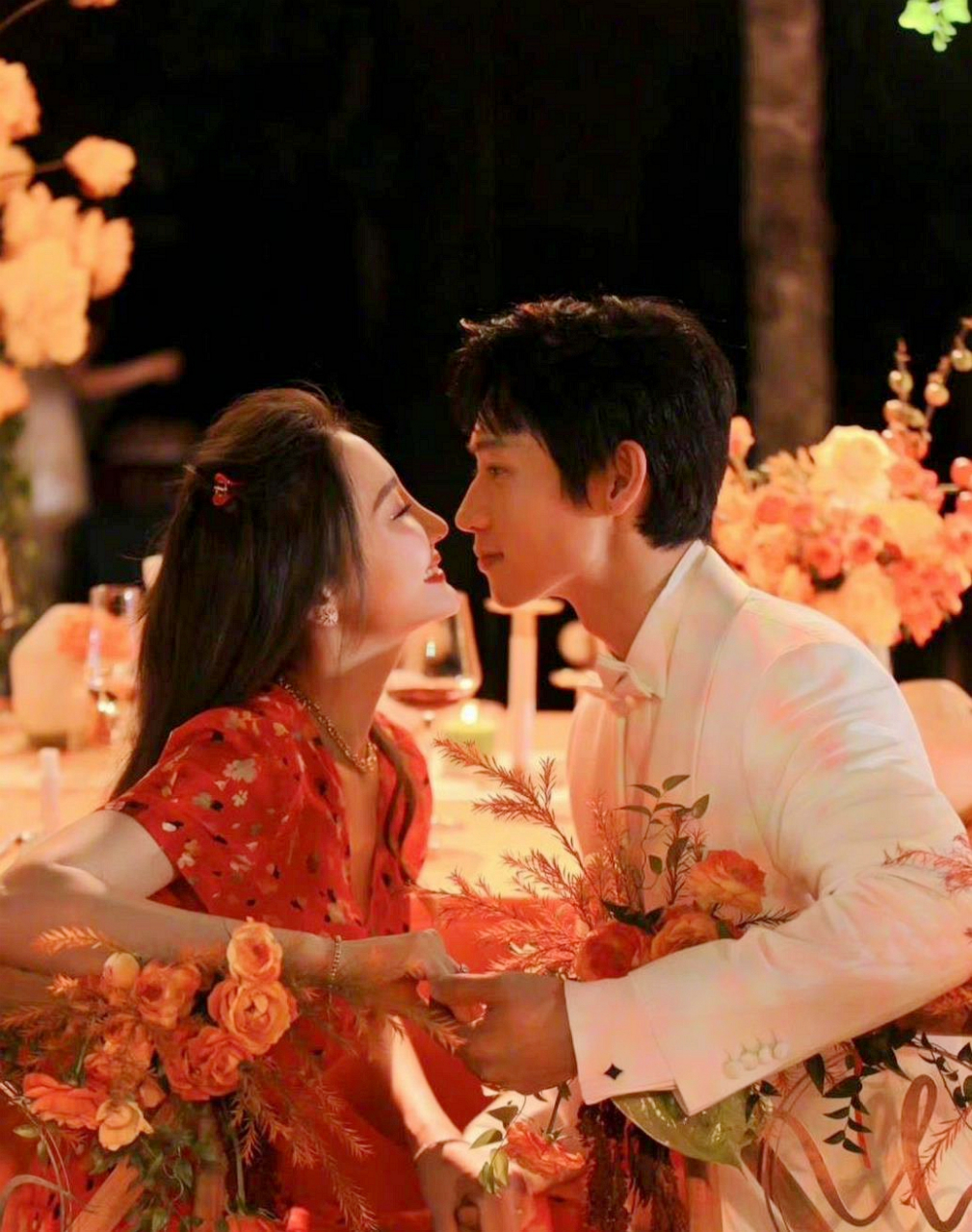 【魏晨官宣当爹老婆于玮引发热议】2日晚,魏晨官宣当爹老婆于玮也引发