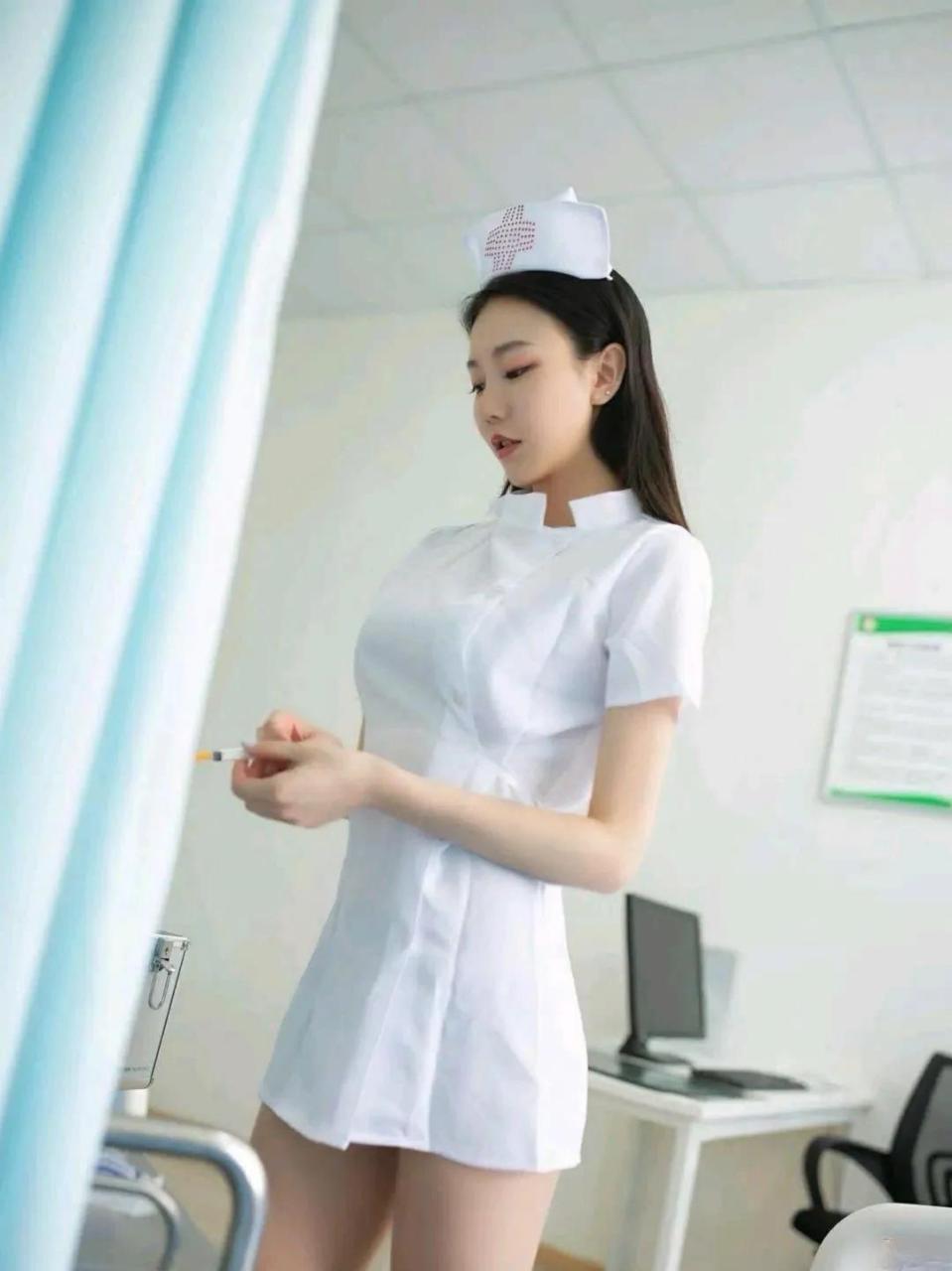 每次打屁股针,都觉得尴尬! 特别是在漂亮的小姐姐面前,更是不好意思.