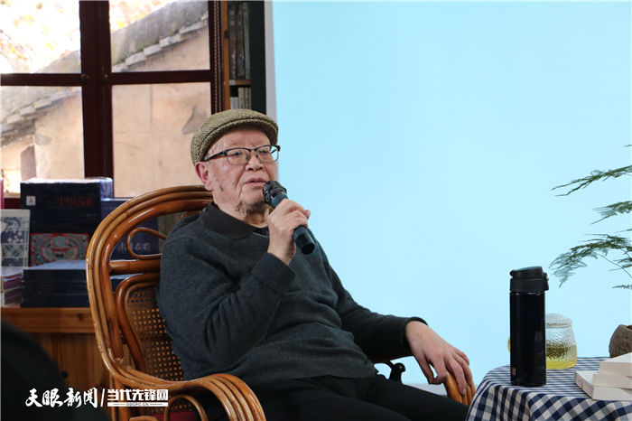 捧在手心里的微光丨戴明贤做客"书香·花溪之书香青岩"首期讲座侧记