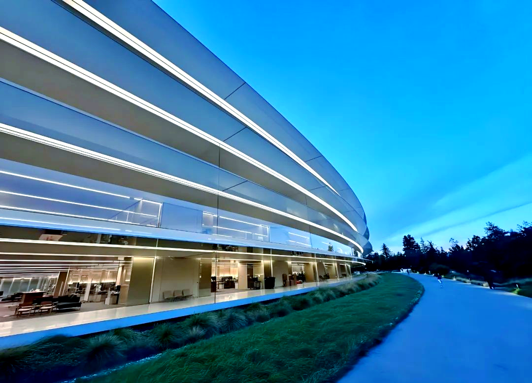 全球奢华办公大楼揭秘:苹果新总部的设计与创新力量