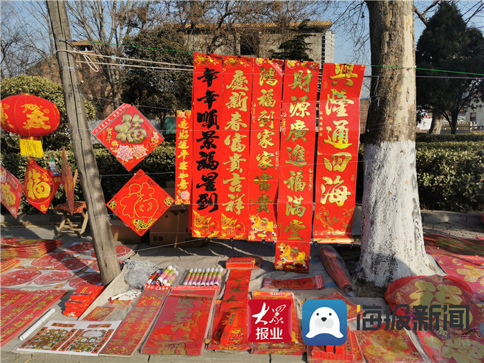 灯笼春联齐登场 菏泽街头年味渐浓