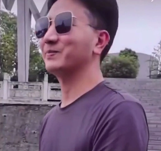 林生斌新文身有蹊跷,称赞自己是真正的勇士,朱舅舅发图回应