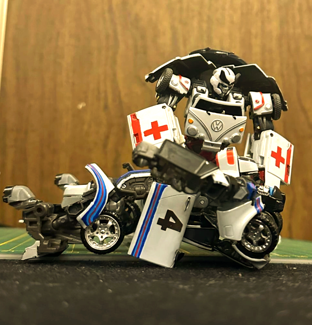 变形金刚模型改造大赏:千斤顶变身救护车,匠心独运再现经典