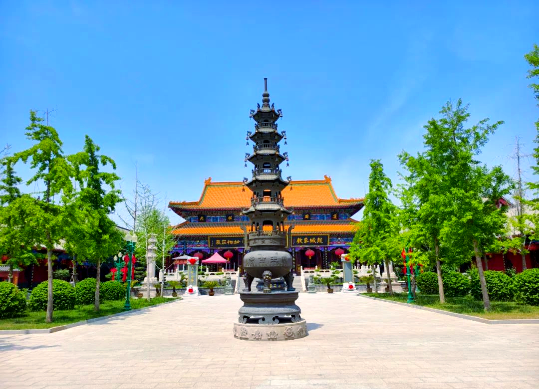 探秘天津西青峰山药王古寺的多个殿宇