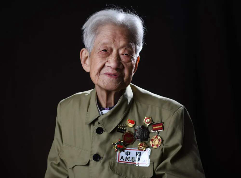 你知道《上甘岭》女卫生员饰演者和原型吗?高兴的是,她们都健在