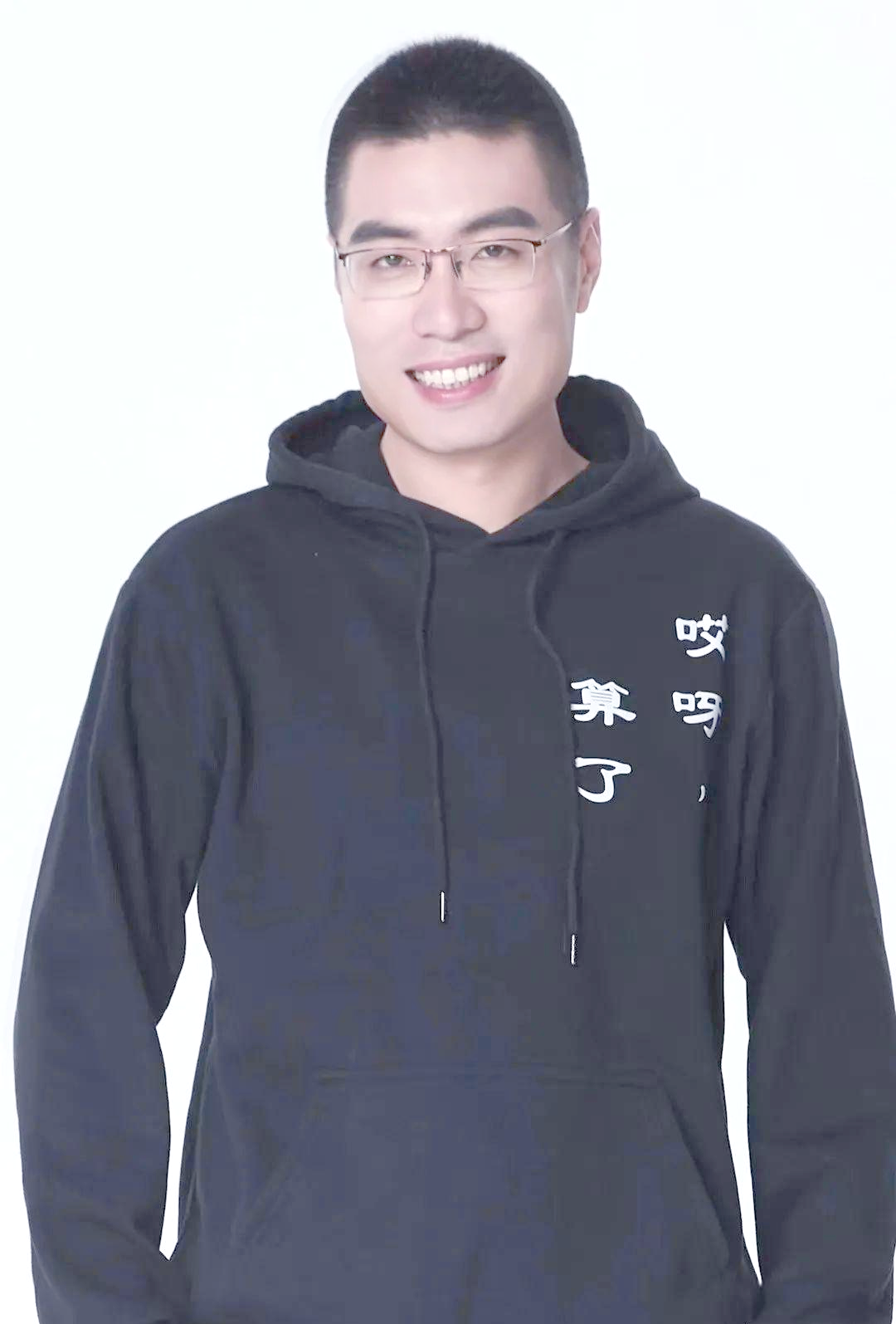 周奇墨:脱口秀中展现生活的幽默与乐观