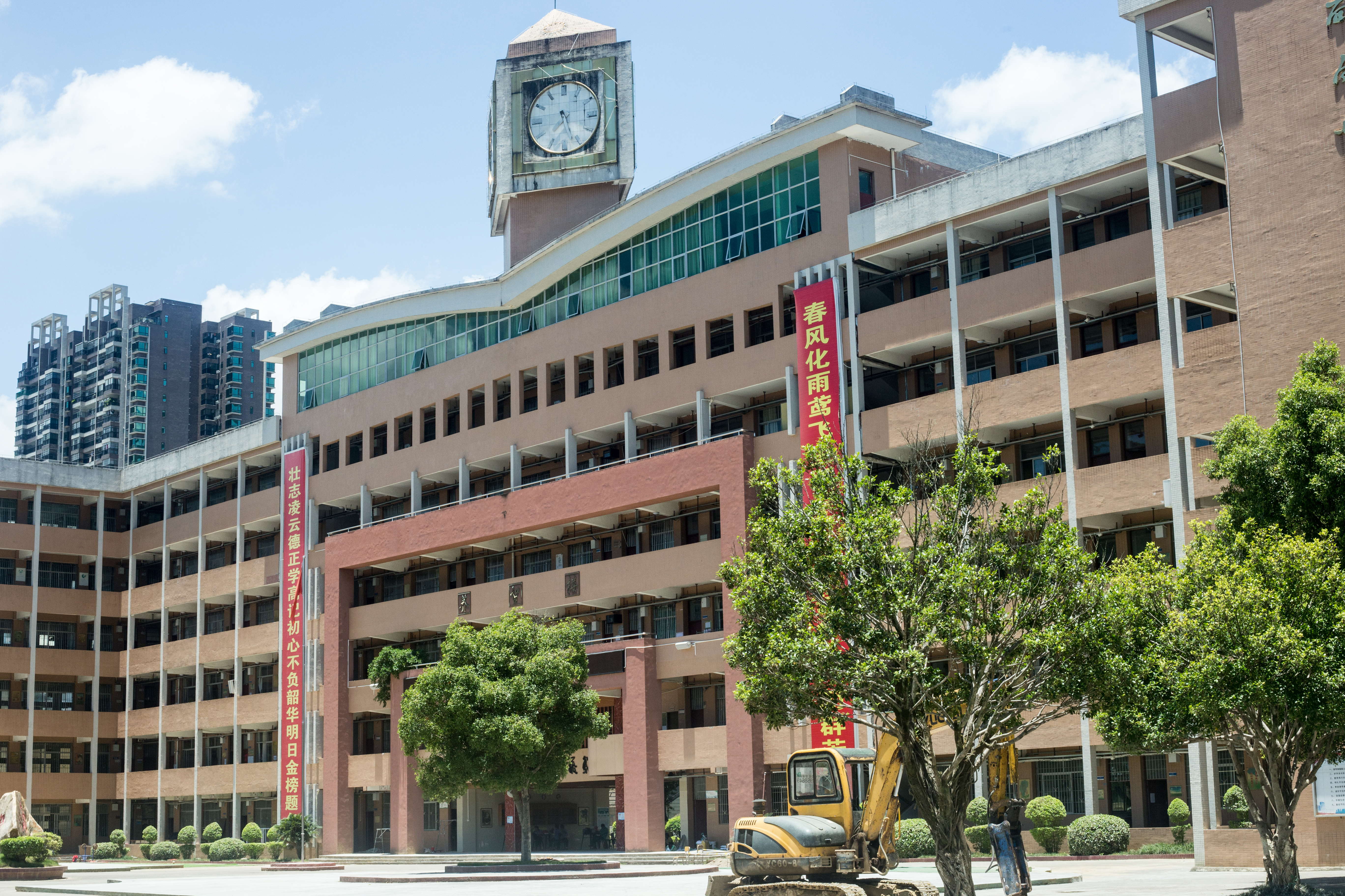 昌福工程案例清远市阳山中学涂刷昌福负氧离子涂料森林氧