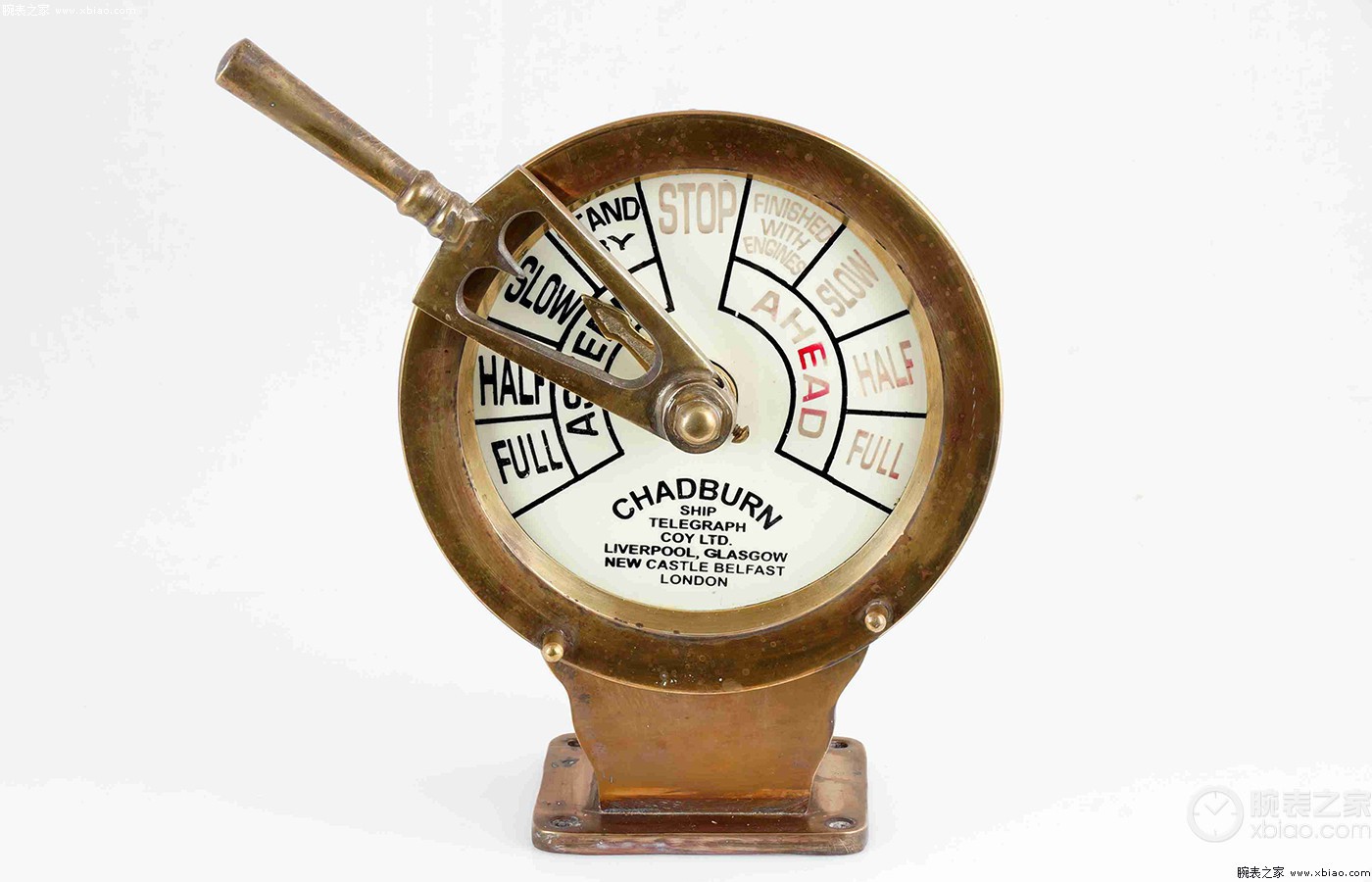 领航舰一共有两种款式,分别是19年推出的白金蓝盘与2021年发布的玫瑰