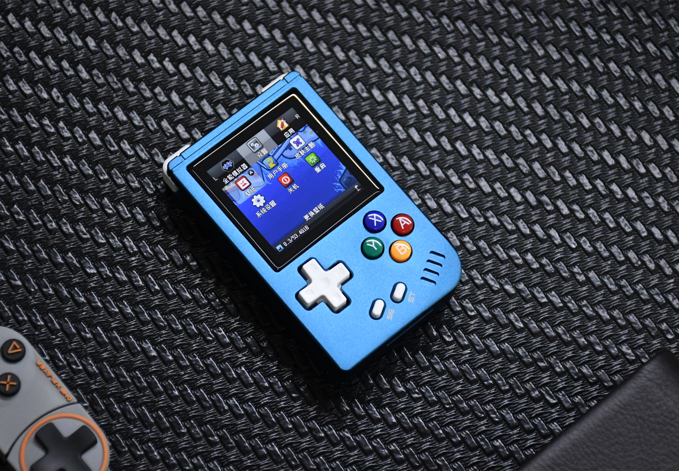 国产"迷你掌机"评测:屏幕只有1.54英寸,感觉像是钥匙扣