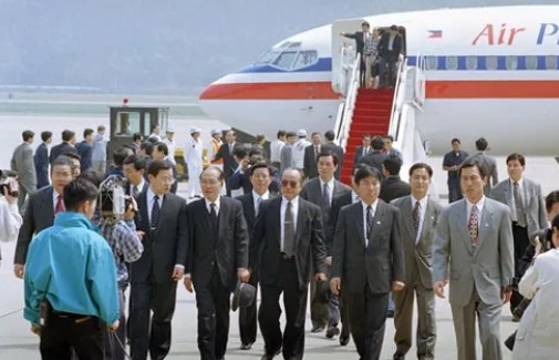 朝鲜劳动党书记黄长烨74岁在京叛逃,我国为何会将其送至三方国家